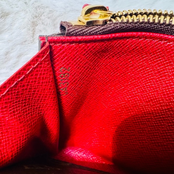 Louis Vuitton Brown Monogram Emilie Wallet with Chain … Super Clean - Picture 7 of 11